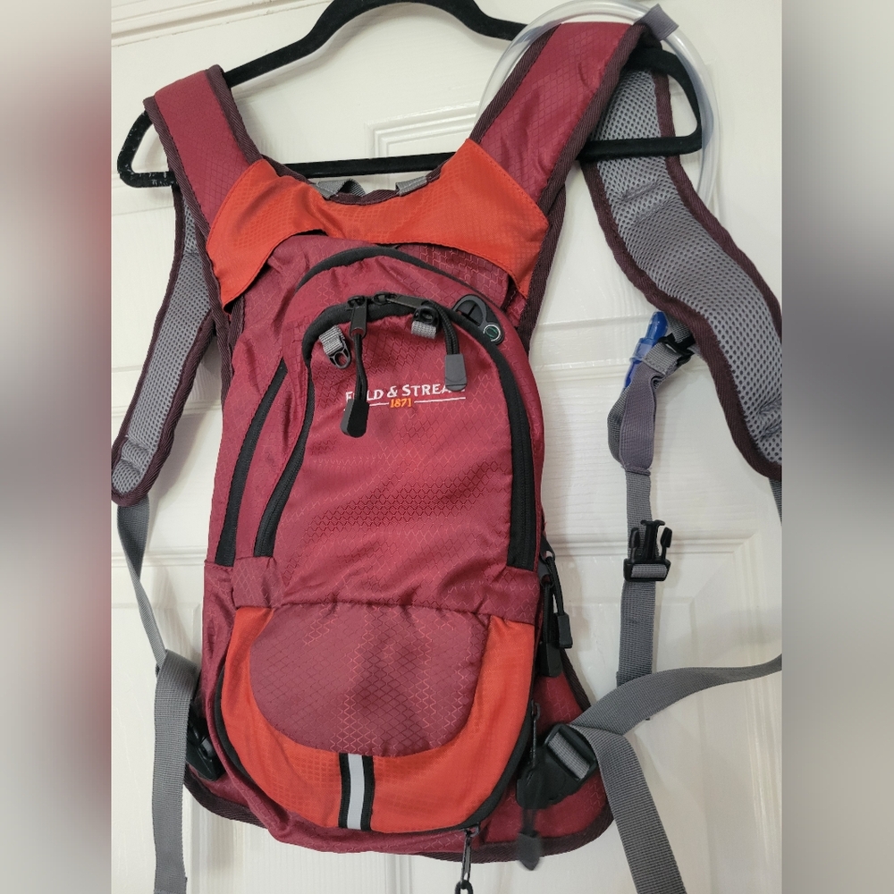 Field & Stream 2 Liter Hydration Back Pack Outdoor Hiking Camping New With Tags